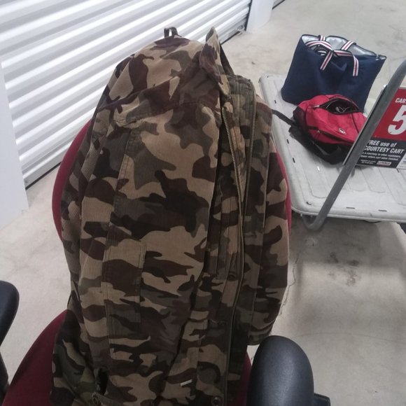 A weather proof jacket - Picture 3 of 9